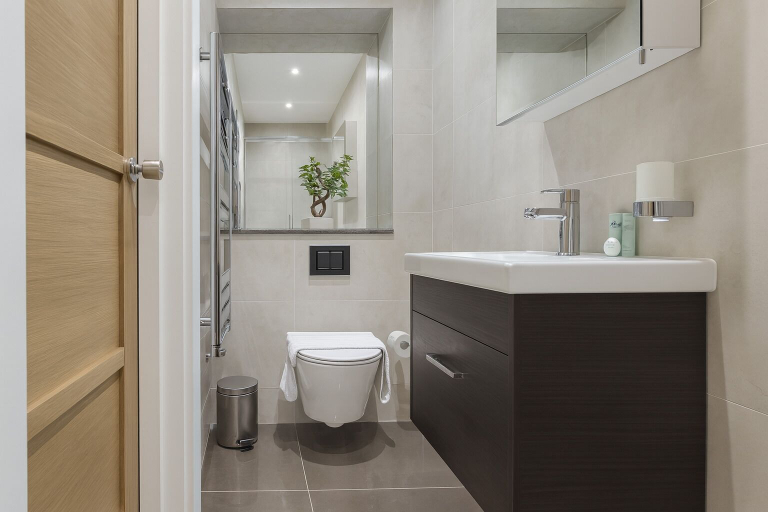 Bathroom 3, Modern Studio Flat in Hammersmith, London
