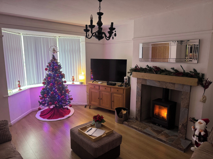 Primary image, Knotty Ash - 3 Beds - Sleeps 6 - On-site Parking, Knowsley