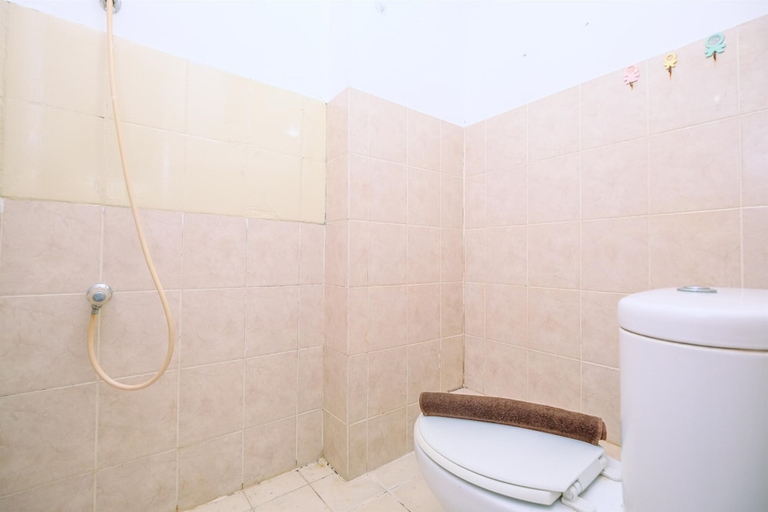 Bathroom 3, Homey And Fully Furnished Studio At Green Bay Pluit Apartment, North Jakarta