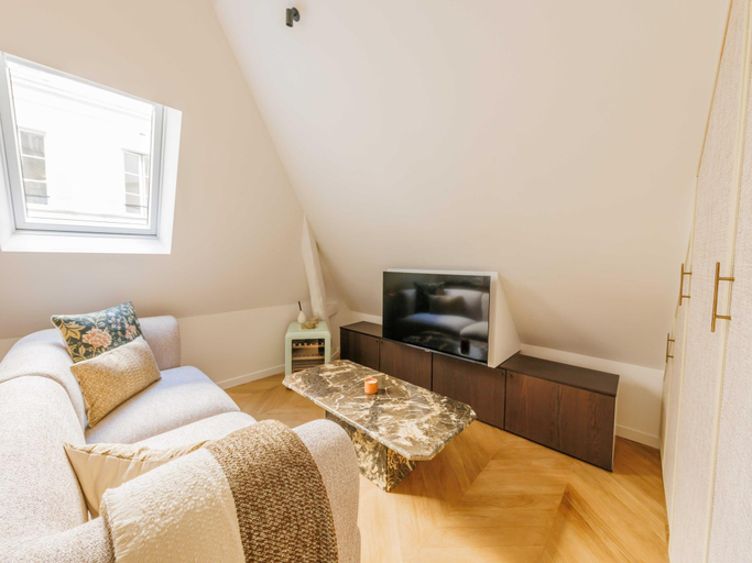 Others 3, Classy apartment St Honore - Louvre, Paris