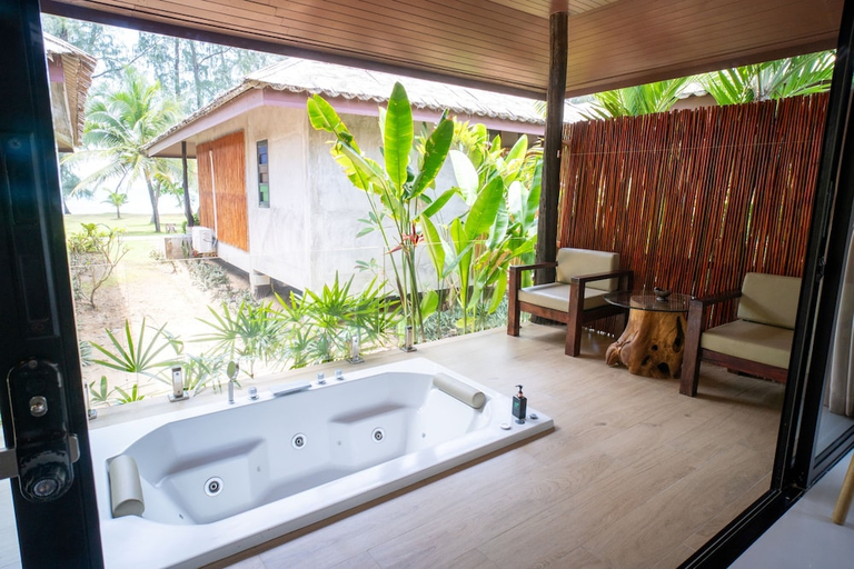 Bathroom 5, Long Beach Chalet, Ko Lanta