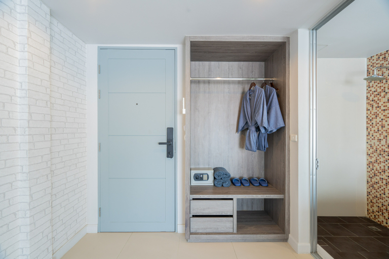 bathroom 13
