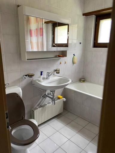 Room 2, Lf42 2 Bedroom Apart w Sauna and Parking, Martigny