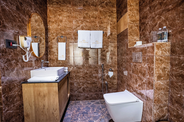 Bathroom 5, Hotel Meriken, Koshi