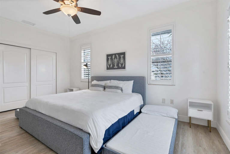 Room 4, Sandpiper Sanctuary -waterfront Luxury With Private Pool, Spa & Dock 3 Bedroom Home, Charlotte