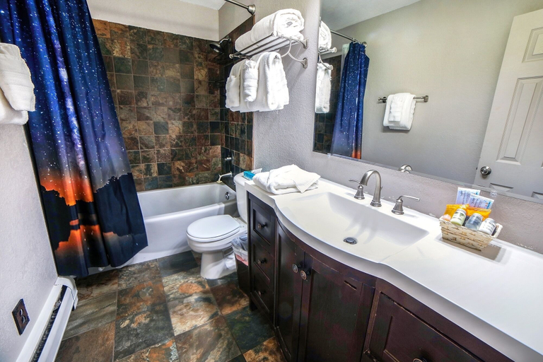 Bathroom, Fawn Valley Inn: 210 1 Bedroom Condo, Larimer
