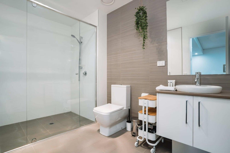 Bathroom 5, Comfy 1-bed With Spacious Courtyard & Parking, Canberra