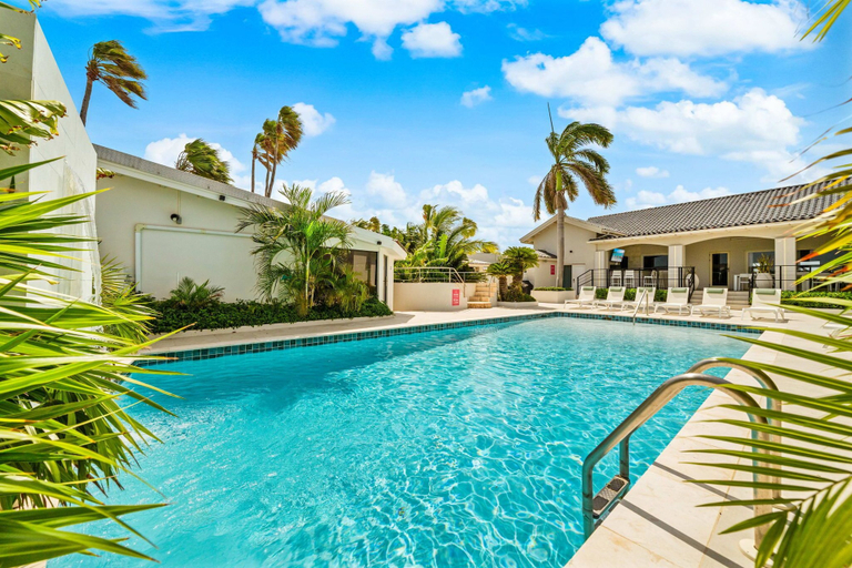 Sport & Beauty, Massive Oceanfront Villa - Spa - Sauna - Gameroom - Malmok!
