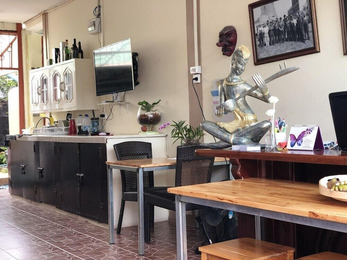 Food & Drinks, RoomQuest One Bangsaray, Sattahip