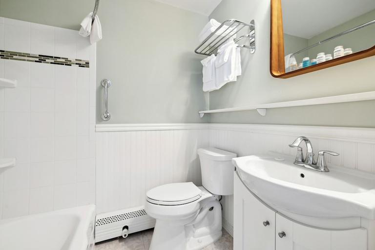Bathroom 4, Mountaineer Inn, Windham