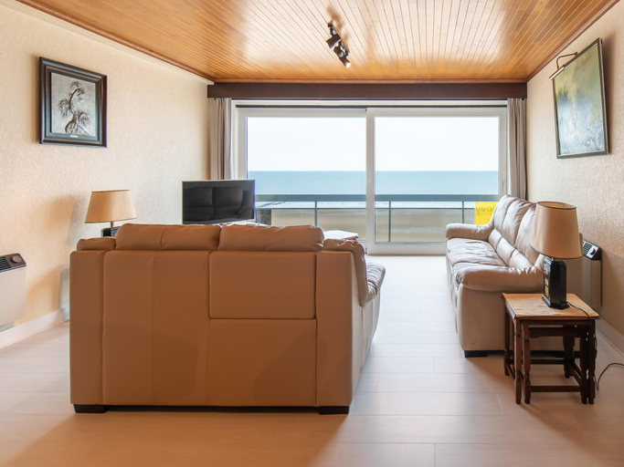 2, Apartment in Middelkerke, Beach Views, West-Vlaanderen