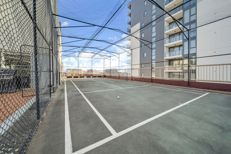 Sport court, Center 1-bed With Sauna, Gym, BBQ & Parking, Canberra