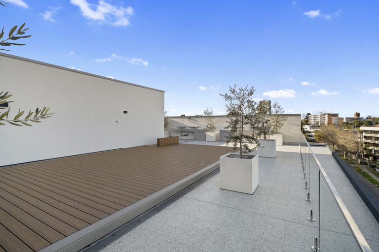 Terrace/patio 3, Stylish 1-bed Apartment With Rooftop Access, Perth
