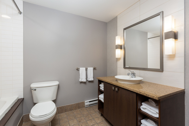 Bathroom 3, Ermitage du Lac Hotel, Les Laurentides