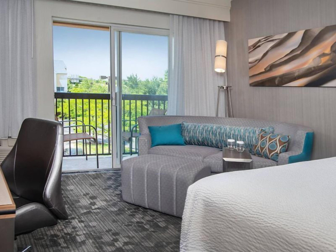 Bedroom 3, Comfort Inn & Suites Bethlehem Lehigh Valley Airport, Lehigh