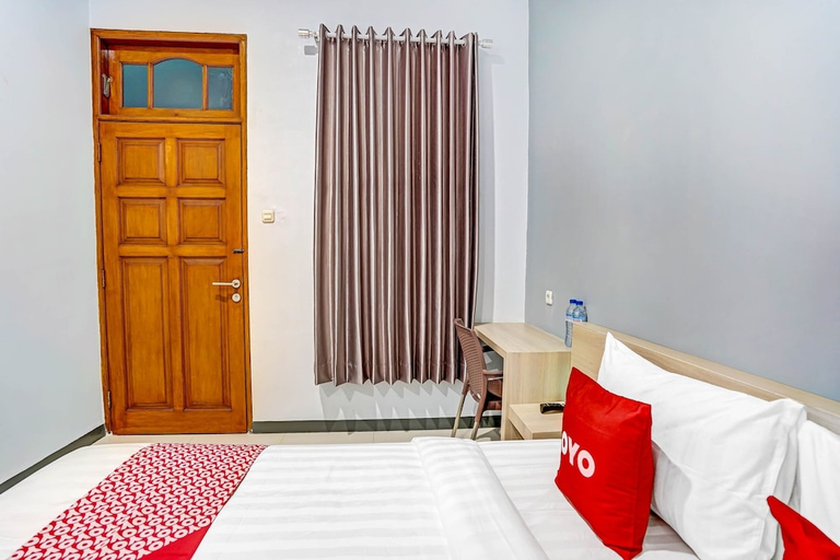 Others 2, OYO Titik Koma Guest House, Surabaya
