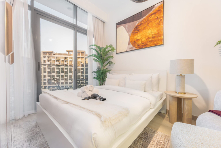 Room 5, A Spectacular Studio in Azizi Riviera 1, Dubai