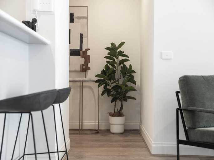 4, Spacious 3-Bed Apartment in Melbourne CBD, Melbourne