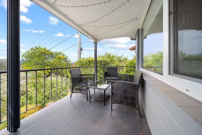 Terrace/patio 2, 4-bed Family Home With Spacious Backyard and BBQ, Canberra