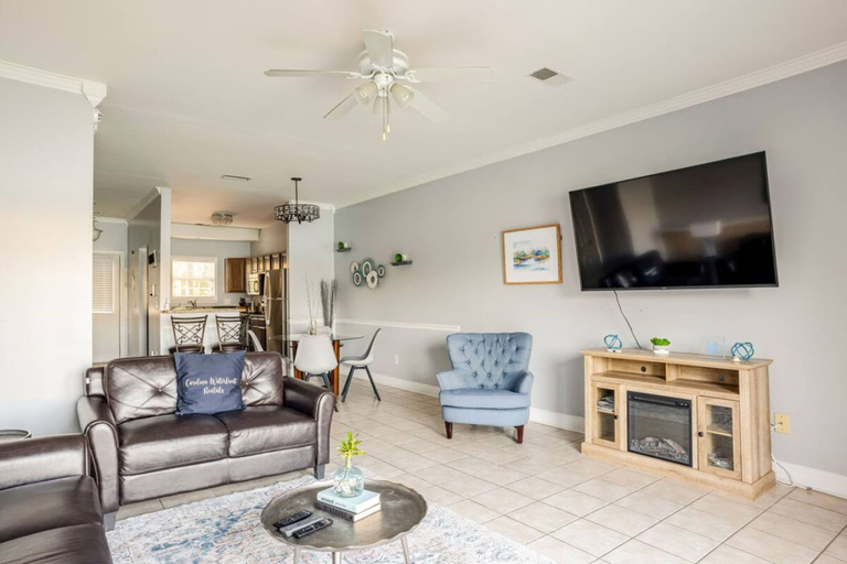 Room 3, Luxury Charleston Waterfront Getaway, Charleston