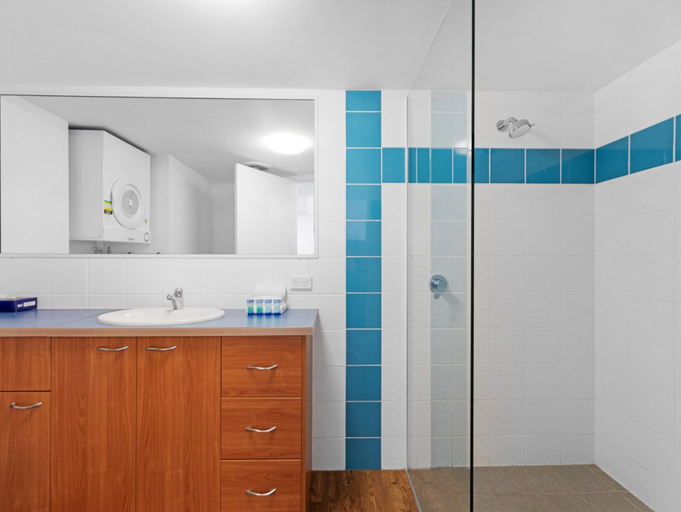 Bathroom 2, Beachside Retreat in Urangan Mantra Resort, Hervey Bay - Pt A