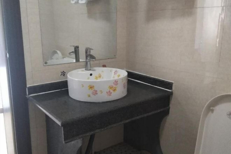 Bathroom 4, Menglian Bafang Hotel, Pu'er
