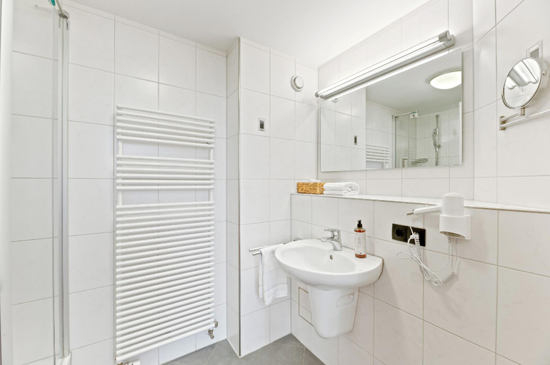 Bathroom 5, Steiners Hotel, Stuttgart