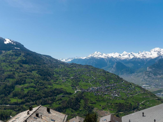 2, Apartment with balcony views of  Nendaz, Sion