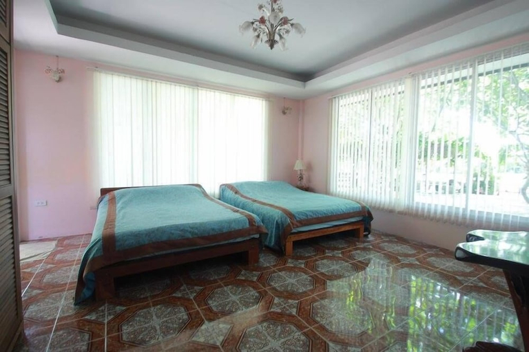 Bedroom 2, Punpisa Resort, Sam Chuk