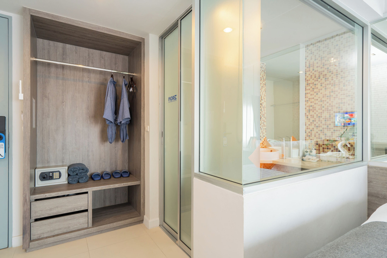 bathroom 16
