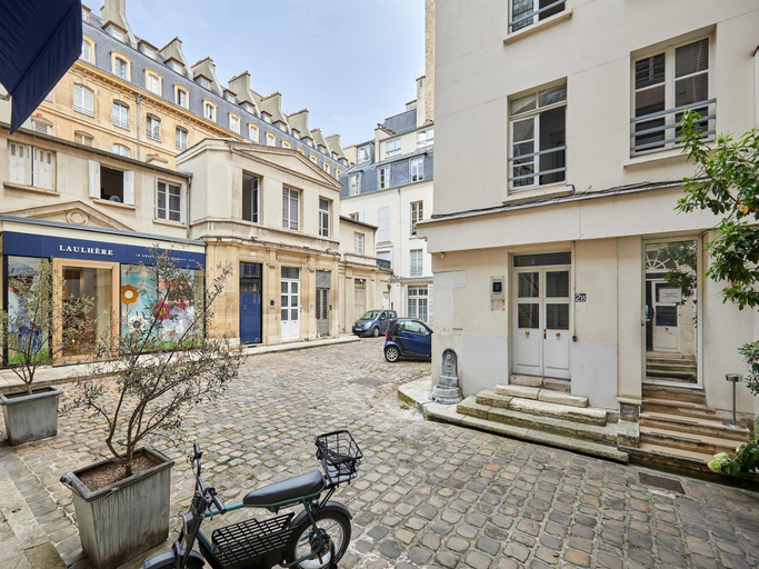 2, Modern Studio-faubourg Saint-honore, Paris