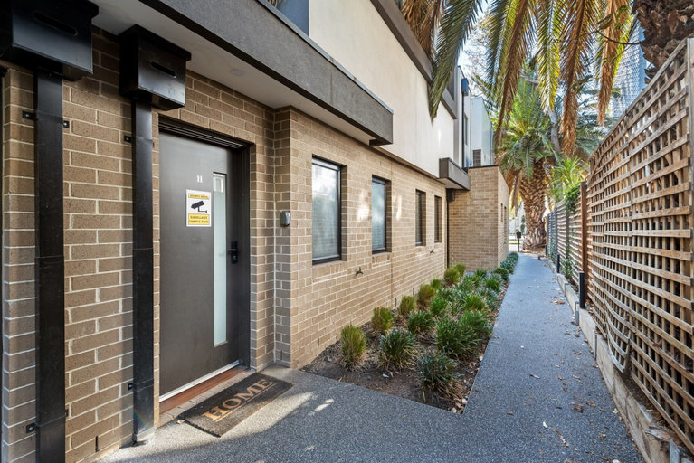 Exterior, Comfortable 2BR Retreat With Balcony & Parking, Melbourne