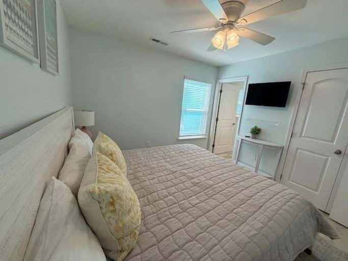 Room 4, Sea Pearl 7 Bedroom Home, Horry