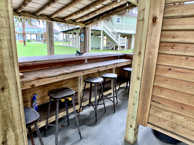Property grounds 4, Lisa's Landing 3 Bedroom Home by RedAwning, Galveston