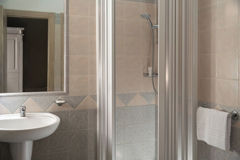 Bathroom 4, Hotel Don Luis, L'Aquila