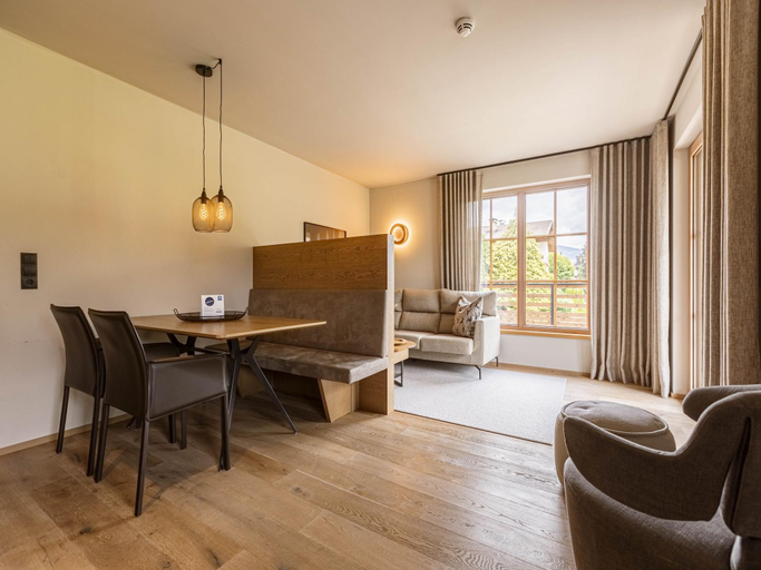 Others 4, Apartment near Alpenrosenbahn ski lift, Kitzbühel