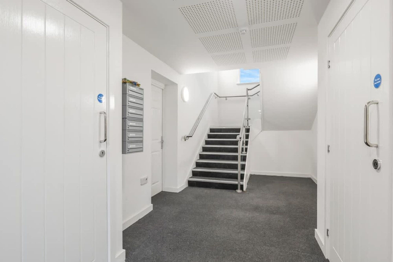 Room 3, Harmony 5 Mins to City Centre Balcony Fast Wifi, Coventry