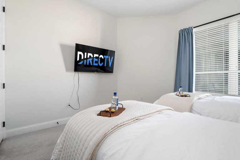 Room 5, Premium 2BR at Luxe23, Franklin