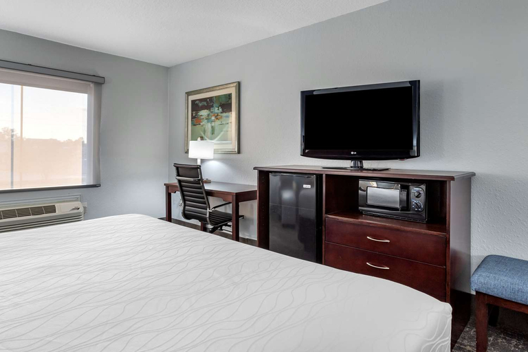 Bedroom 3, Best Western Plus Orange County, Orange