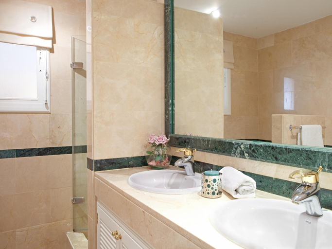 Bathroom 4, Apartment in Marbella near Sandy Beach, Málaga