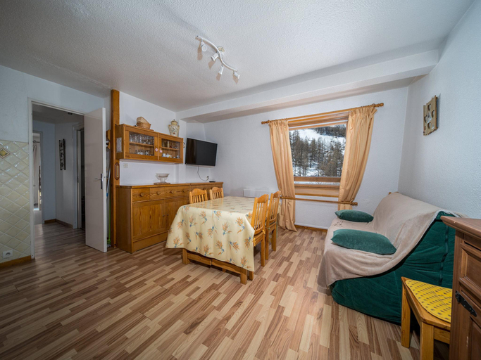 4, Apartment in Allos with Stunning Mountain Views, Alpes-de-Haute-Provence