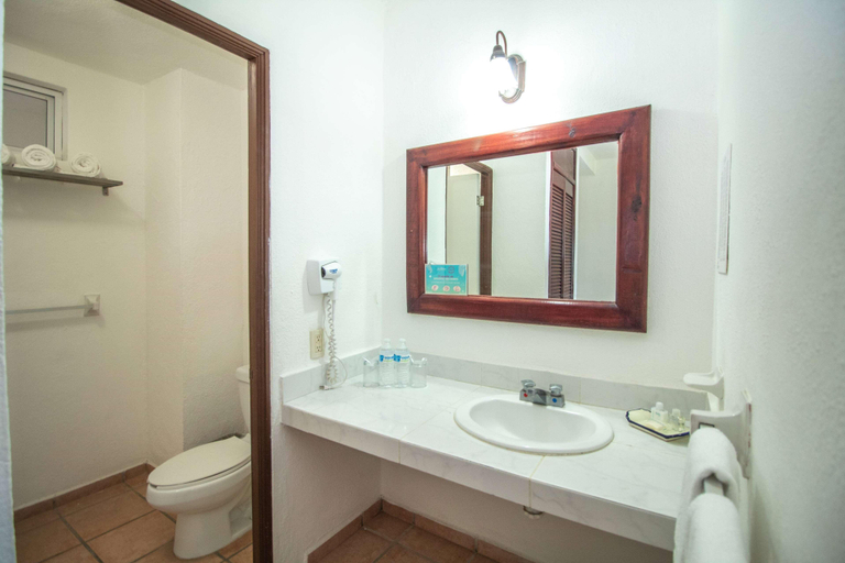 Bathroom 5, Grand Decameron ComplexBucerias Trademark All-Incl, Compostela
