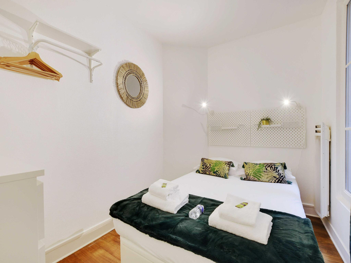 Bedroom 2, Magnificent Apartment - 1BR4P - Sacre-Coeur, Paris