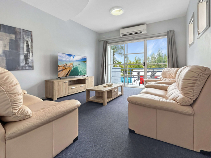 Living area 3, 3-bed With Alfresco Dining & Pool in Batemans Bay, Eurobodalla