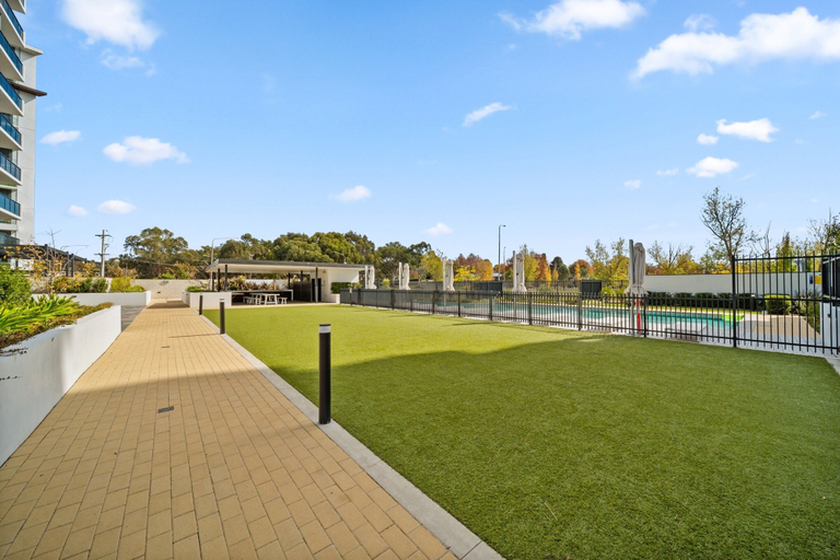 Pool 2, Stylish 2-bed Apartment With Luxe Amenities Access, Canberra