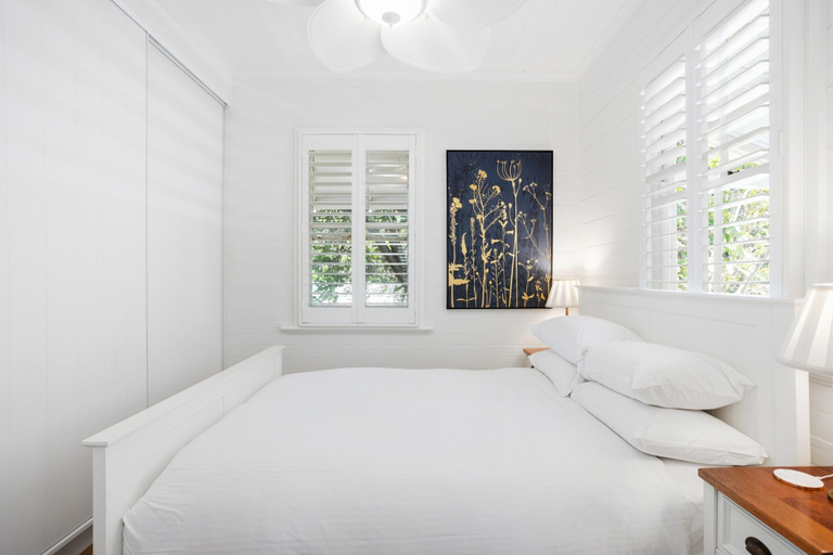 Room 4, Tranquil 2-bed Family Home With Deck Among Trees, Bardon