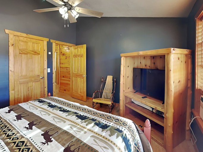 Bedroom 3, Zen Bear's Den by Jackson Mountain Rentals, Sevier