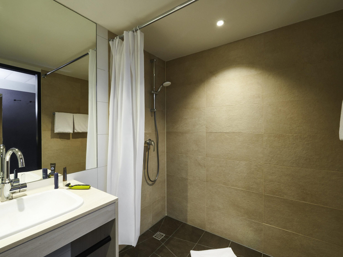 Bathroom 5, ibis Styles Singen, Konstanz