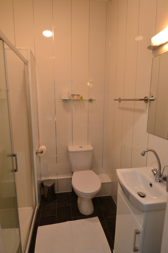 Bathroom 4, Hotel 33, Blackpool