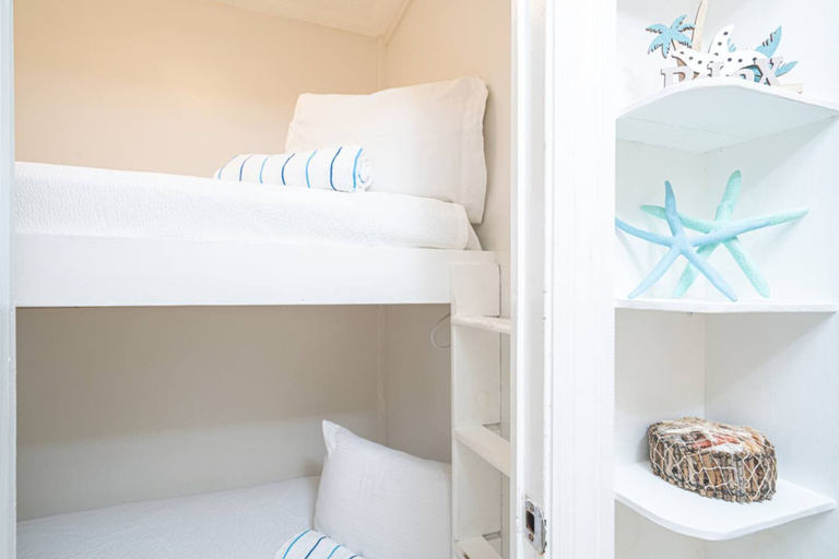 Room 2, Top of the Gulf 320 Beachfront Free Beach Chairs, Bay